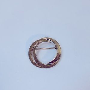 Small bronze gold circle broach vintage